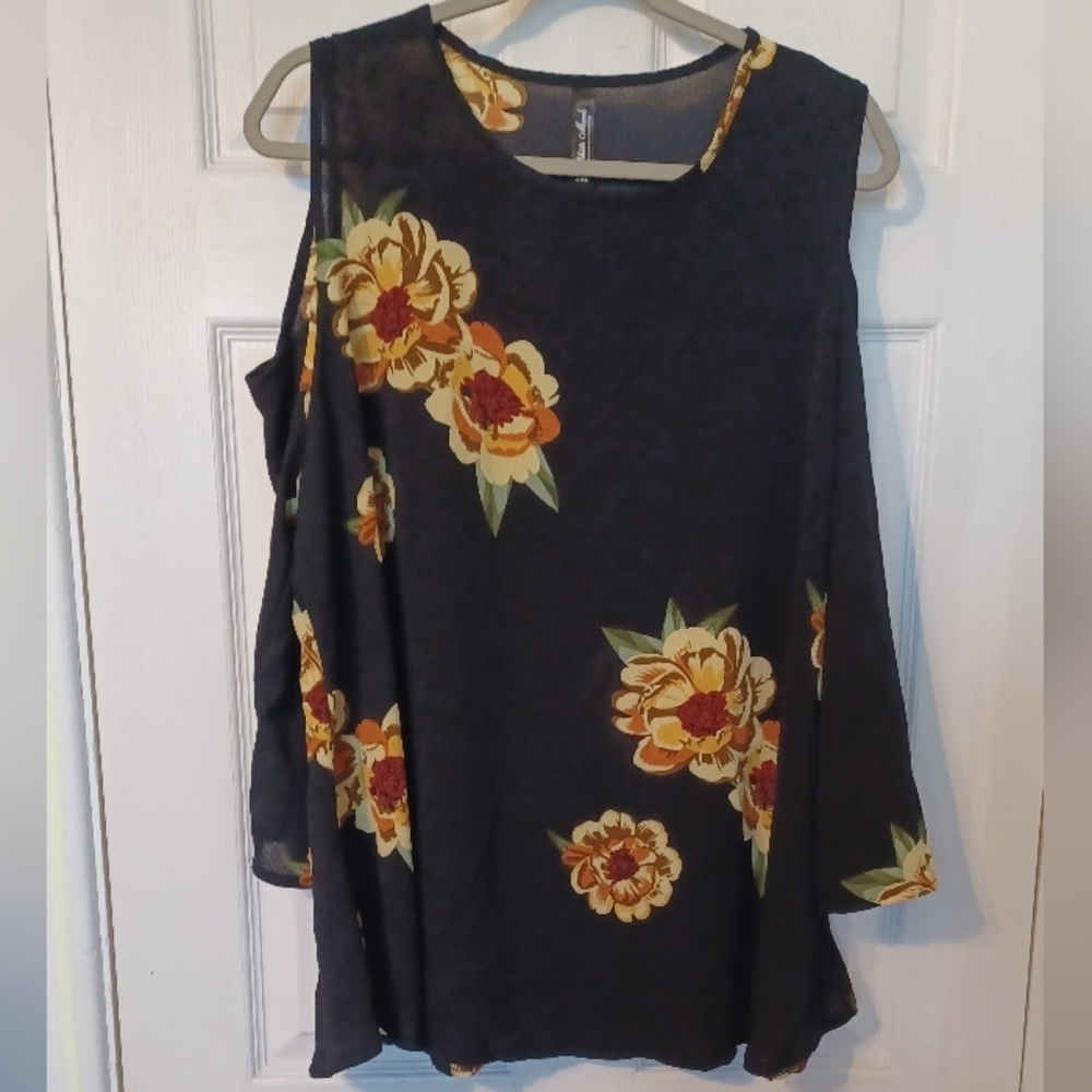 White Mark Cold Shoulder Top